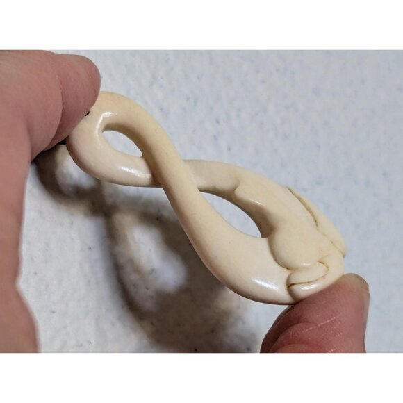 Vintage Bottlenose Beluga Whale Bone pendant, Maori Twist Whale pendant smooth - Picture 2 of 9